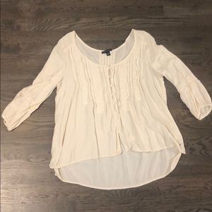Women’s cute American Eagle top in cream
